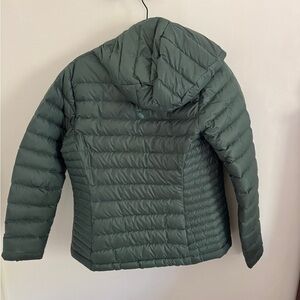 Patagonia hooded puffer coat